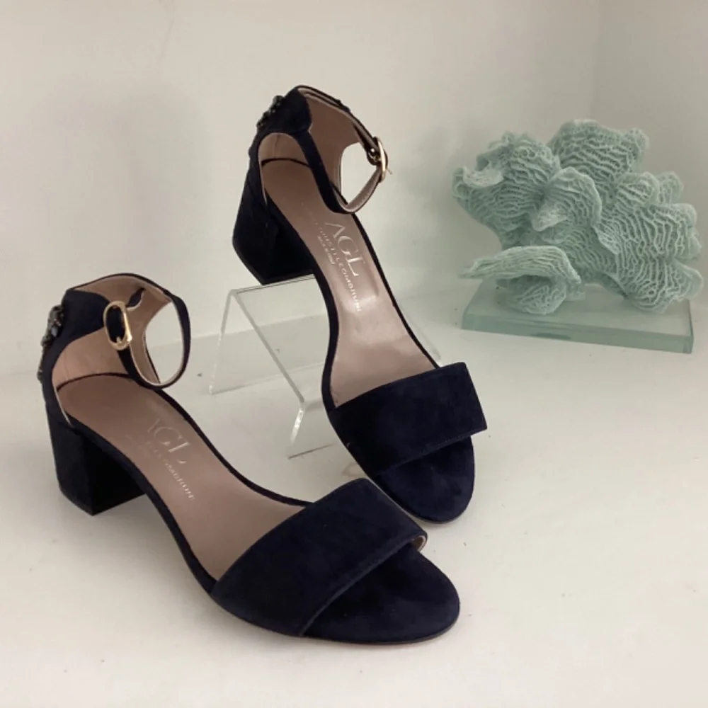 AGL CRYSTAL EMBELLISHMENTS T-STRAP SUEDE NAVY SANDALS SHOES BEAUTIFUL 39 8.5